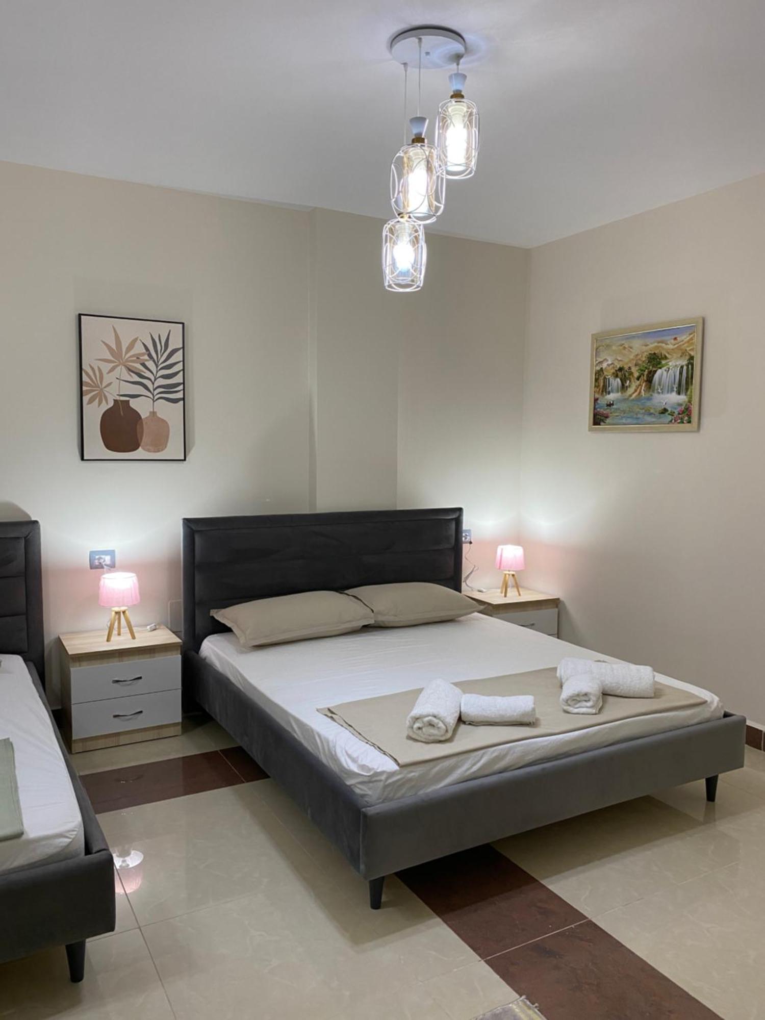 Tinas Rooms Дуррес Екстер'єр фото