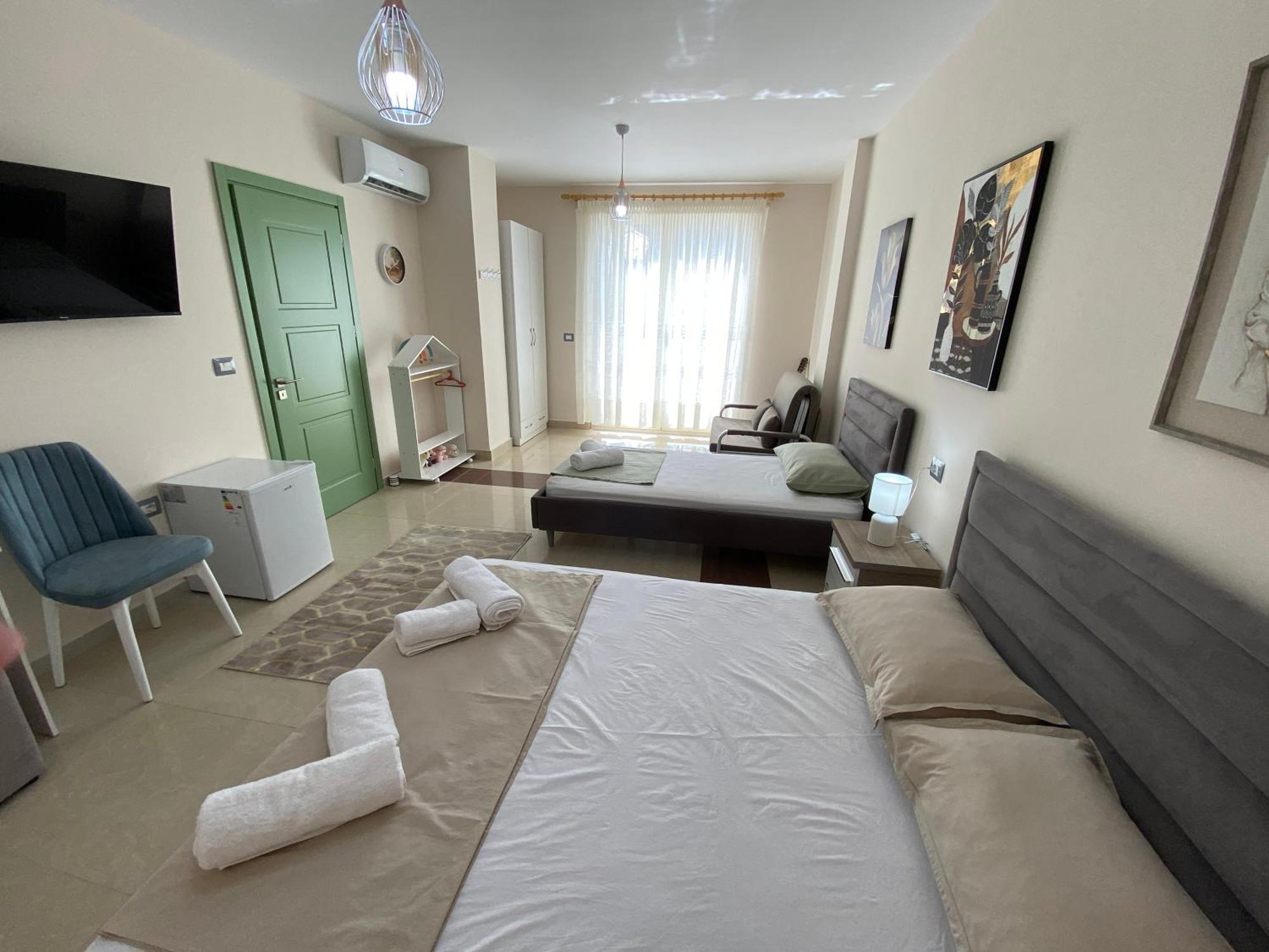 Tinas Rooms Дуррес Екстер'єр фото
