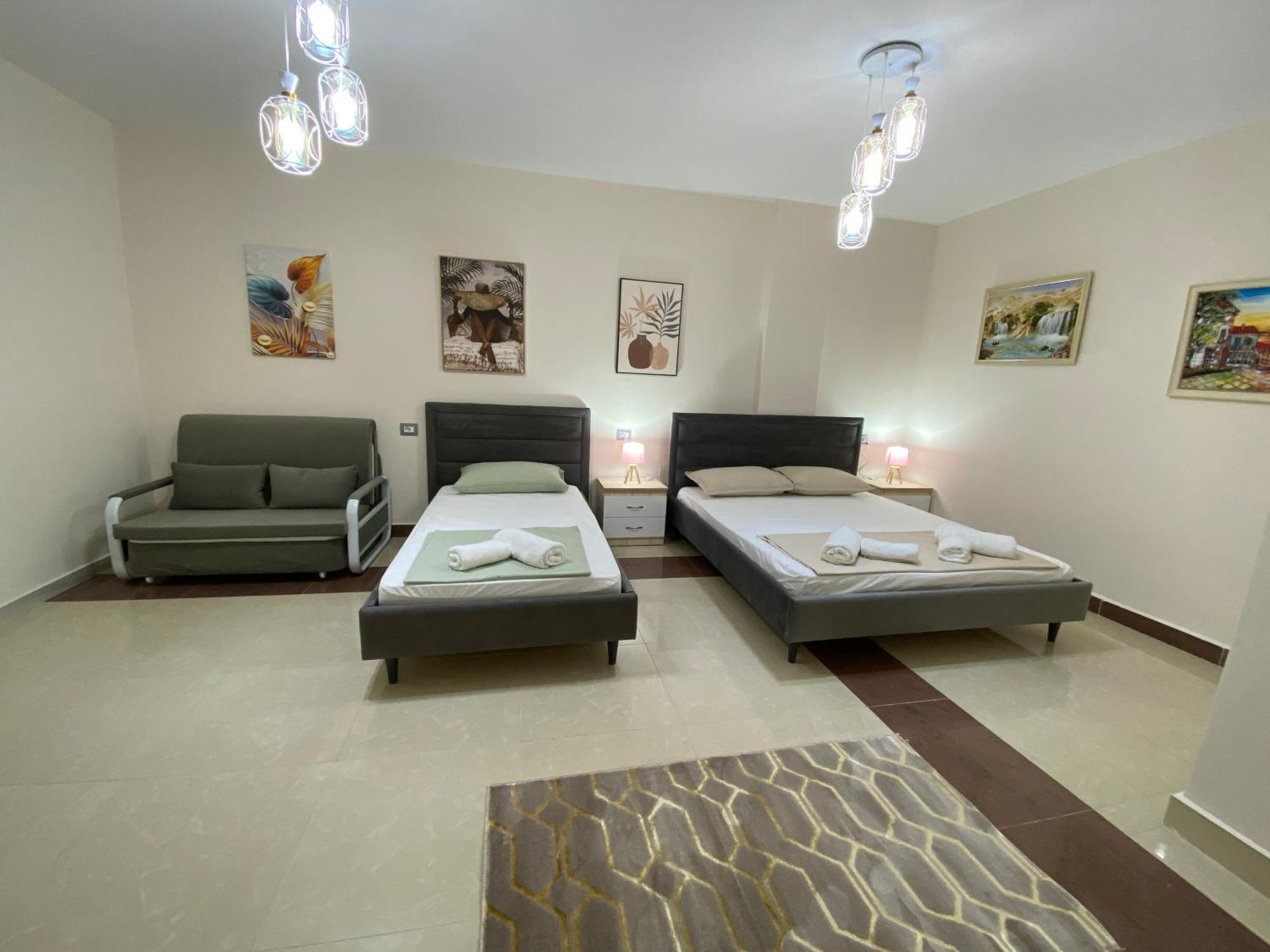 Tinas Rooms Дуррес Екстер'єр фото