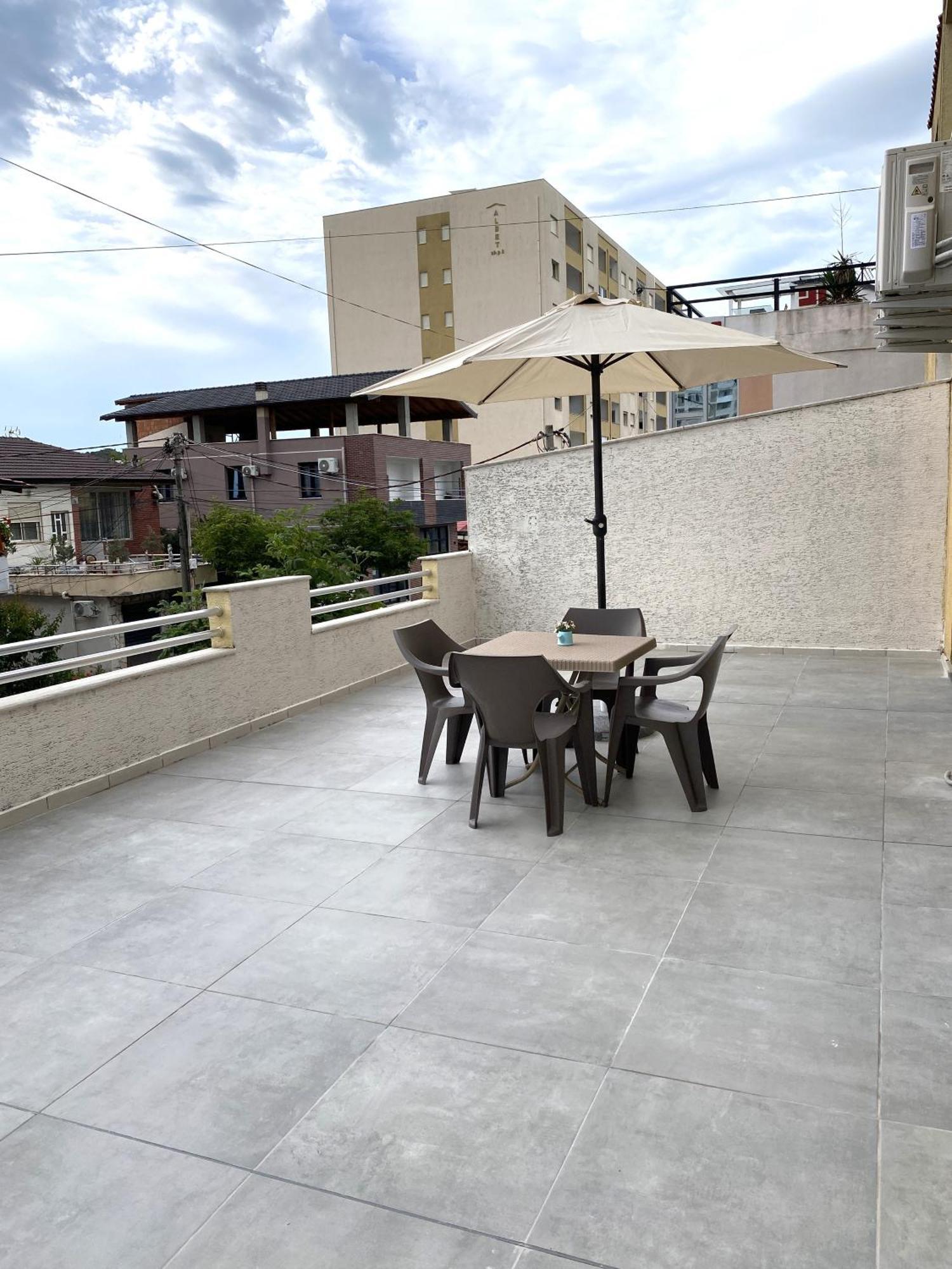 Tinas Rooms Дуррес Екстер'єр фото
