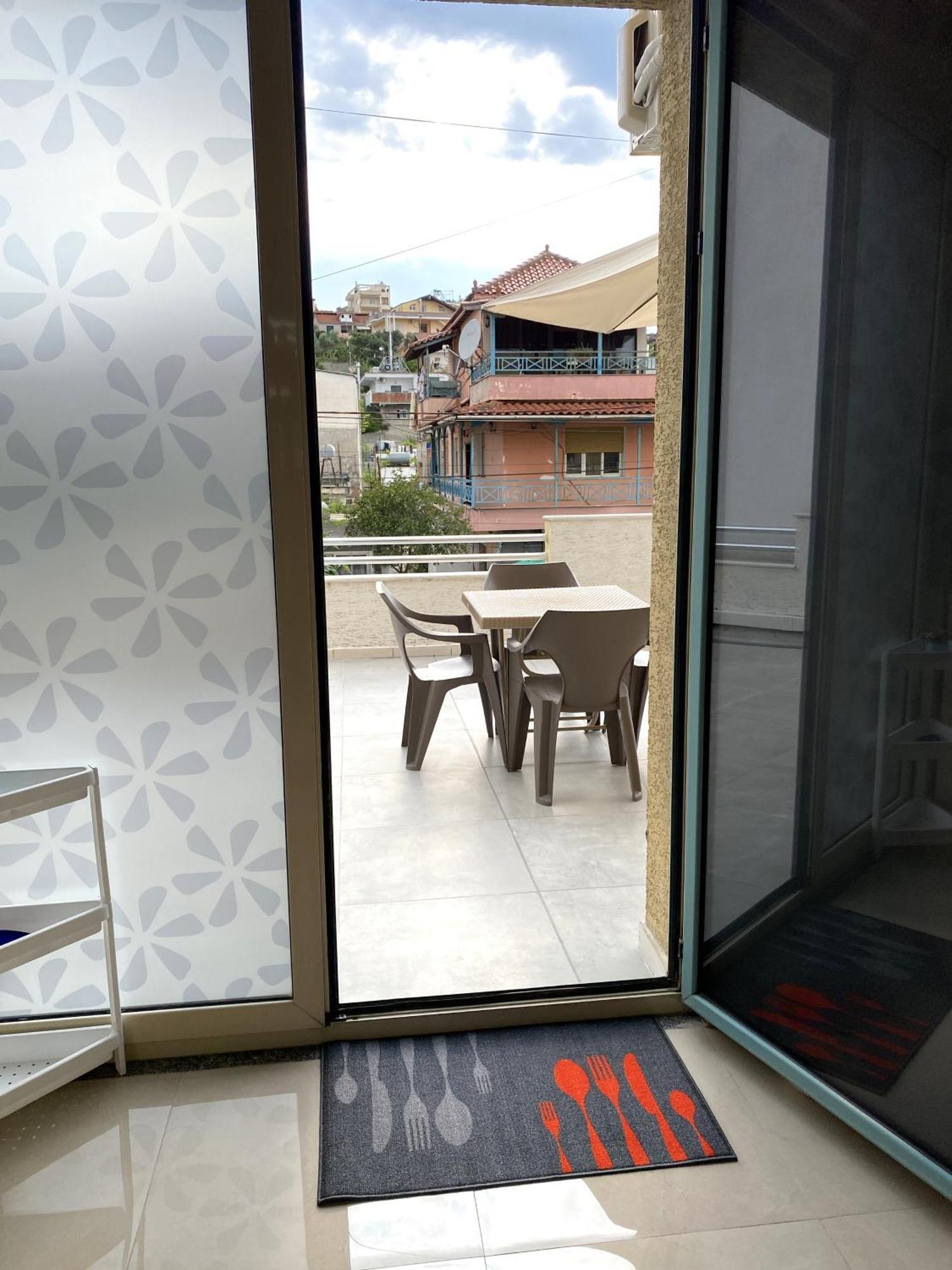 Tinas Rooms Дуррес Екстер'єр фото