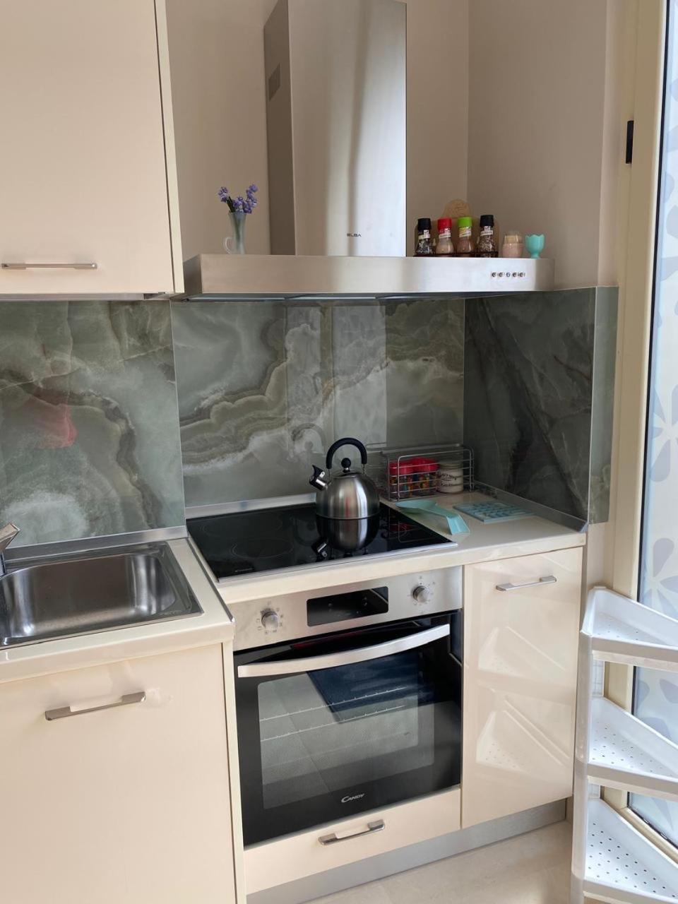 Tinas Rooms Дуррес Екстер'єр фото